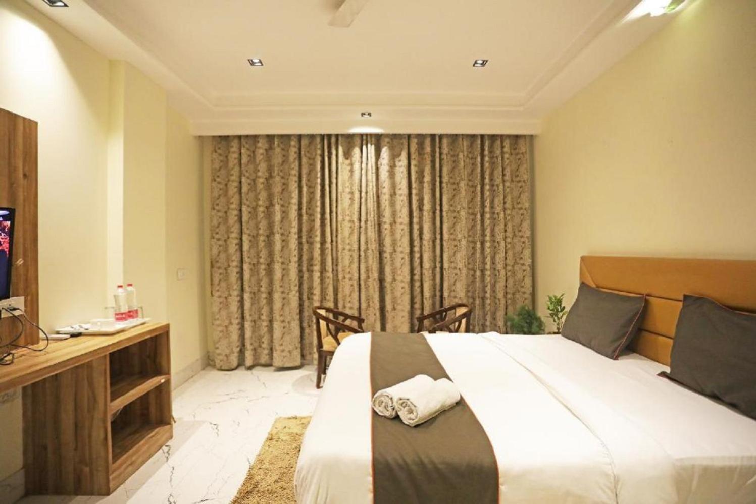 Hotel Royal Paradise By Kdson Nueva Delhi Exterior foto