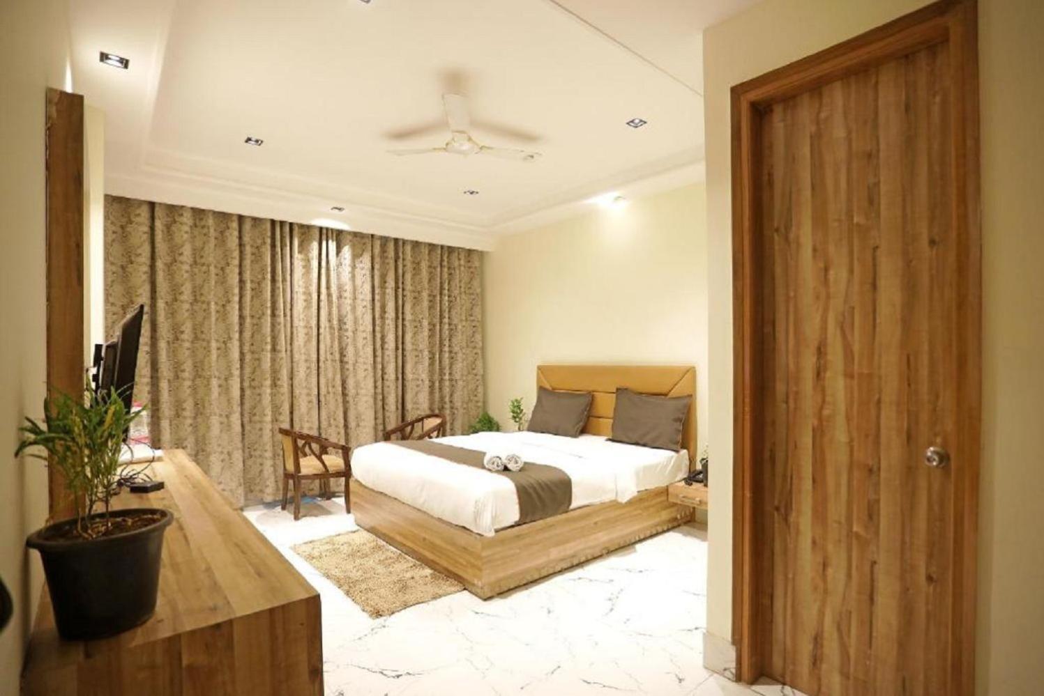 Hotel Royal Paradise By Kdson Nueva Delhi Exterior foto