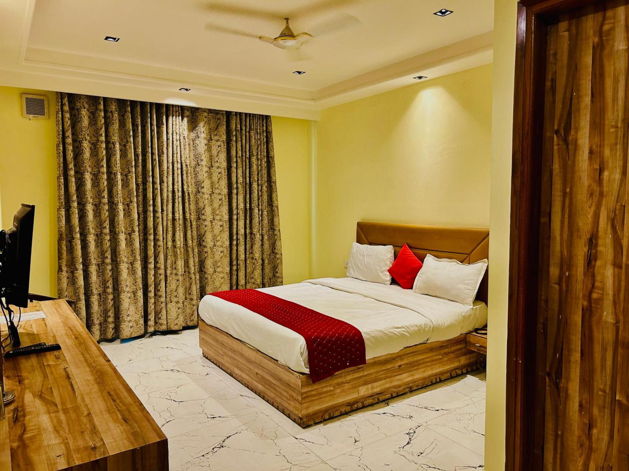 Hotel Royal Paradise By Kdson Nueva Delhi Exterior foto